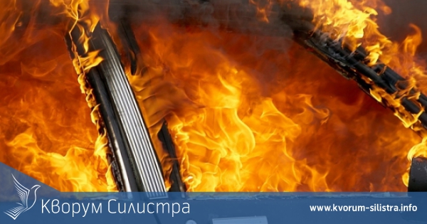 Лек автомобил "Фиат" изгоря след късо съединение