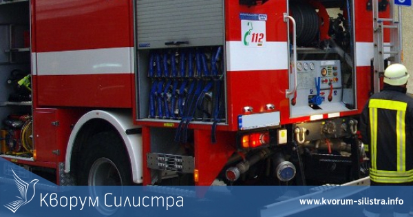 Пожарникари източиха газова бутилка на товарен автомобил