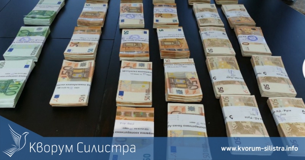 Баба учителка въртяла червените фенери в Брюксел