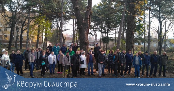 ГЕРБ почистиха и облагородиха двора на болницата в Силистра