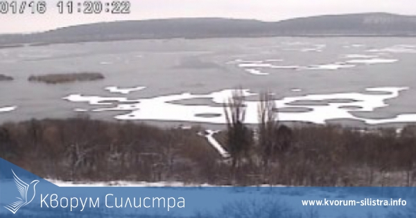 Езерото в резервата "Сребърна" замръзна