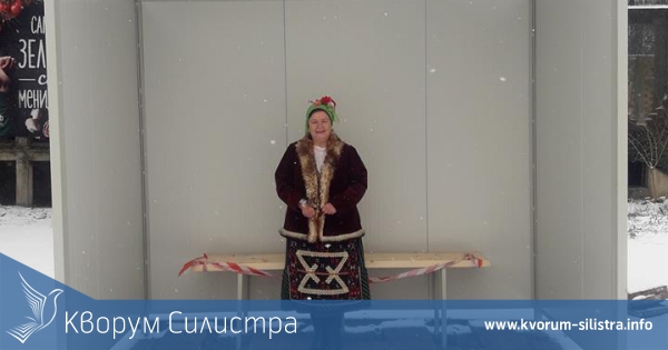 Село Шуменци с подарък - автобусна спирка