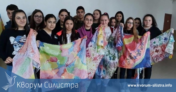 В Дулово бъдещи шивачи и моделиери десенират тъкани