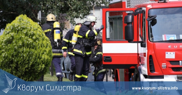 Дуловските пожарникари спасиха припаднал в колата си 48-годишен мъж
