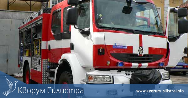 Товарен автомобил "Ивеко" се запали в движение до Богорово