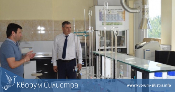 Областният управител на Силистра посети Станцията по кайсията - единствена по рода си в страната