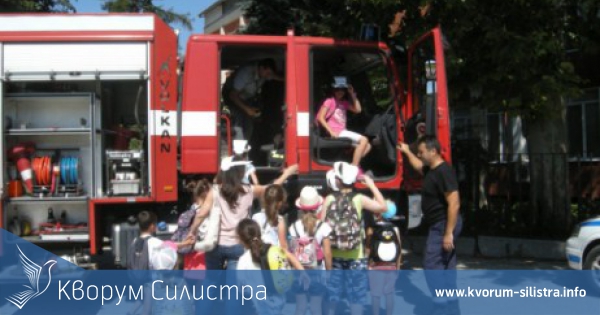 В Силистра полицаи и пожарникари организират демонстрации и игри по случай своя професионален празник