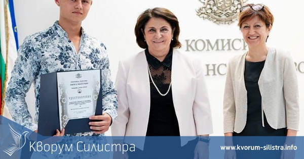 Ученик от икономическата гимназия "Атанас Буров" успешно завърши образователна програма "Небанковият финансов сектор в България"