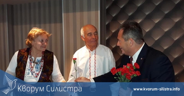 Областна администрация уважи с цвете и поздрав 100 педагози ветерани за учителския празник