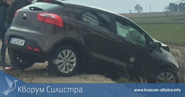 Лек автомобил със силистренска регистрация се е блъснал в дърво край Стожер