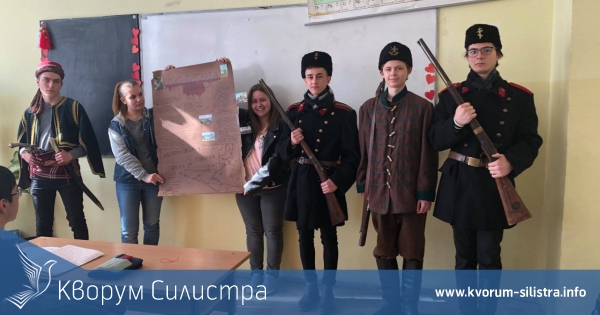 Ученици от ПМГ представиха по нетрадиционен начин историята в клас