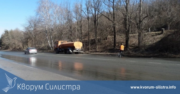 Мият улиците от централната градска част на Силистра на 4 април