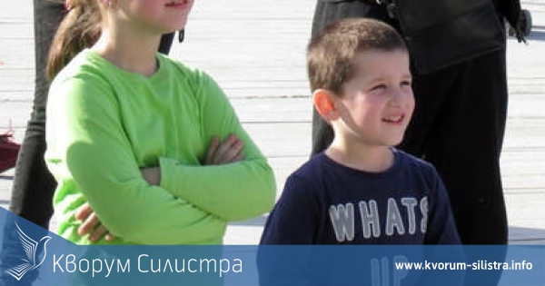 Представление на открито подари на децата за Великден община Силистра