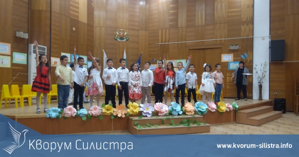 Празничен 28 май за 22 абитуриенти на 7 години в Дулово