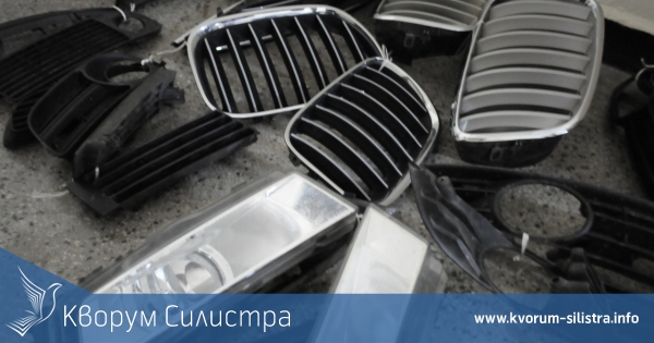 Арестуваха двама 19-годишни, крадяли скъпи части от леки коли