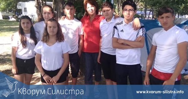 Медали и купа за деца от Черник от туристическо състезание