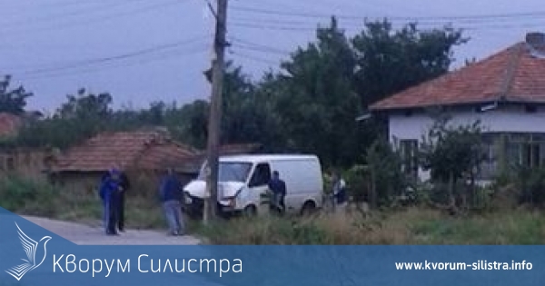 45-годишен е в тежко състояние след като се е ударил с бус в електрически стълб