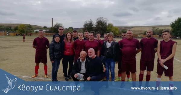 Кандидатите на ГЕРБ за местните избори подариха комплект екипи на футболния отбор на Професор Иширково