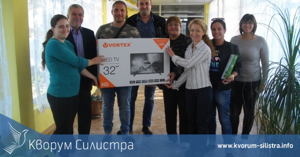 Представители на ГЕРБ дариха телевизор на детска градина в село Айдемир