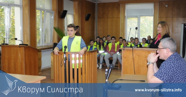 Доброволците от Детско полицейско управление гостуваха на Районния съд в Силистра