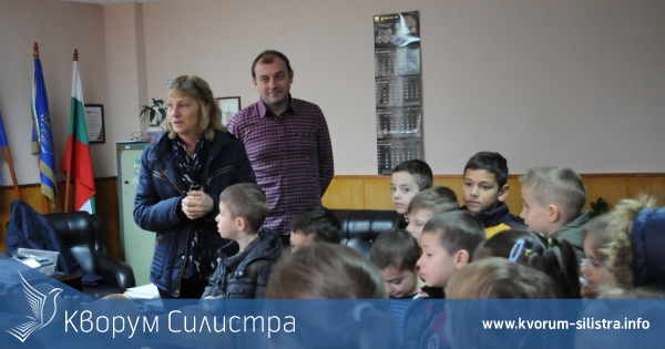Деца от ДГ "Ян Бибиян" гостуваха на Районното управление в Силистра