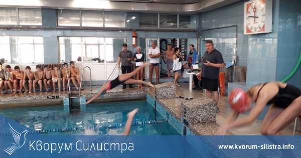 Общински Коледен турнир по плуване се проведе в Силистра