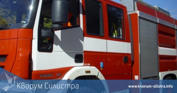 През почивните дни горя лек автомобил и отпадъци в контейнери, и сметище