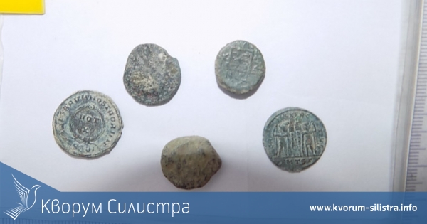 Задържаха силистренски иманяр с 5 старинни монети