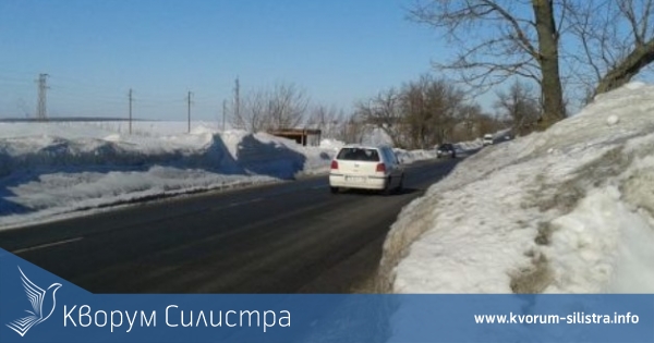 Мокри и заледени участъци по пътищата на областта