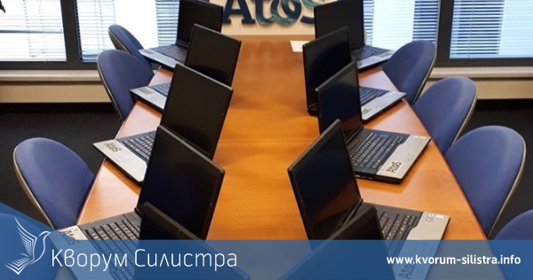 "Атос България" дариха лаптопи на децата в село Голеш