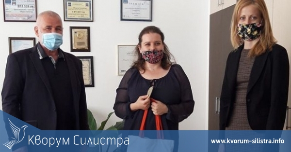 Кметът на Силистра награди майка студент, учаща в местния филиал на РУ "Ангел Кънчев"