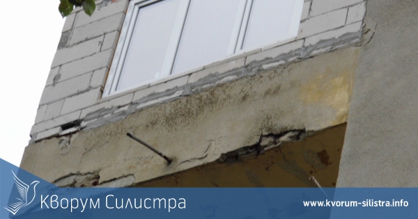 Сигнал до "Кворум-Силистра": Опасна тераса до детска градина се руши в Силистра