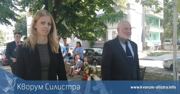 Силистренци се поклониха пред паметника на Апостола