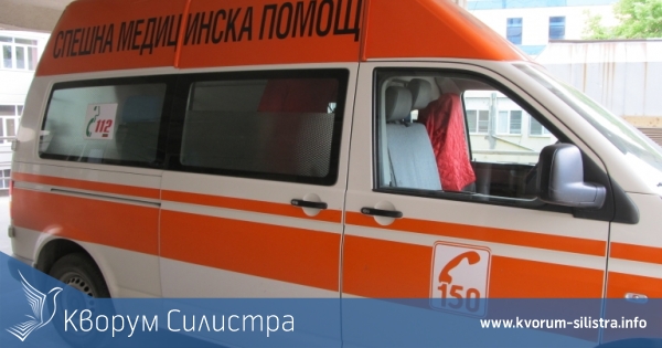 В Дуловско 75-годишен с кола помете тинейджър на мотопед и го прати в болница