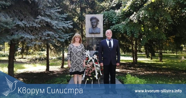 В чест на Съединението на България в Силистра положиха венци пред паметника на Цар Борис lll