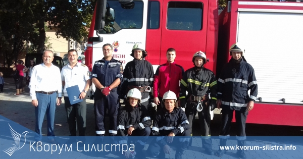 На празника си днес дуловските пожарникари показаха своите умения