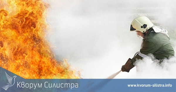 Камион, пренасящ бали фураж, се запали в движение