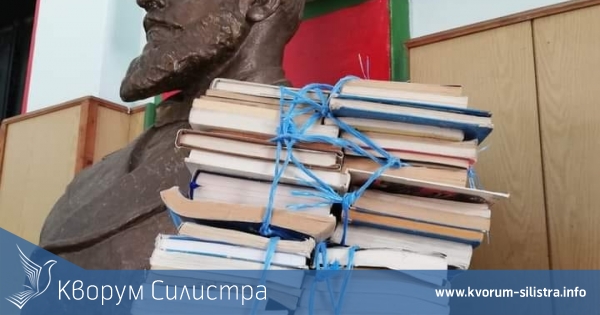 Дългогодишният учител Мехмедамин Халидов дари книги на читалището в село Секулово