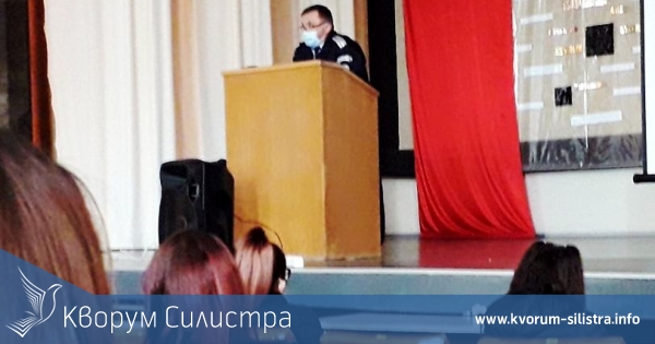 Полицейски служители изнасят беседи по пътна безопасност в силистренските училища