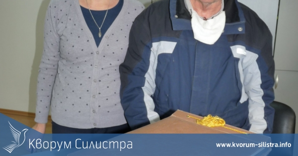 Многоуважаваният заслужил учител от Силистра Николай Манолов направи дарения за Държавния архив