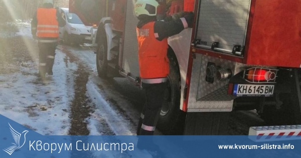 Силистренските пожарникари луднаха от работа във вчерашния снеговит ден