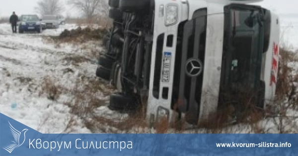 Турски ТИР се обърна до Тутракан, пътищата в цялата област са проходими