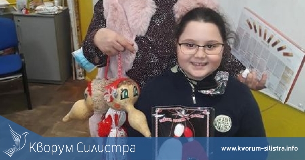 Областният управител на Силистра подари мартеница на свои "кръщелници", закупена на благотворителен търг