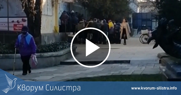 Опашка пред пощата в Силистра в първия ден за изплащане на пенсии