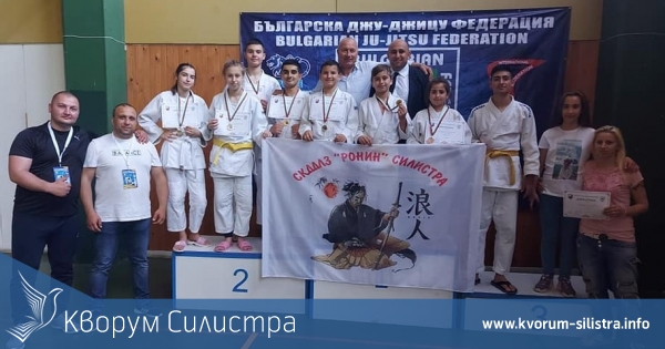 Куп медали от Държавно първенство по джу джицу за децата на силистренския клуб "Ронин"