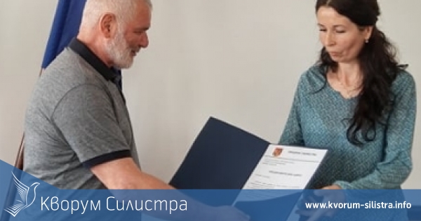 Наградиха студентката майка с най-висок успех в силистренския филиал на русенския университет