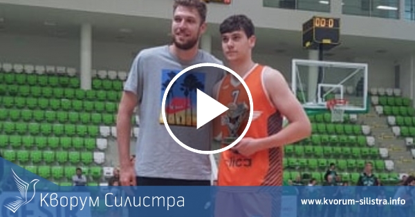 Александър Везенков връчи наградата за най-добър борец на силистренски баскетболист