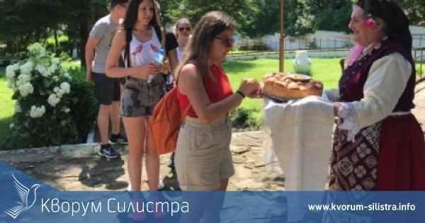 С хляб и сол посрещат студенти в Алфатар