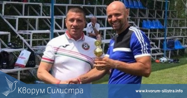 Председателят на ОС на БФС в Силистра Георги Нарлев връчи наградите на най-добрите съдии, играещи футбол