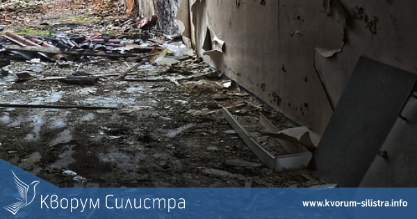 Две пожарни гасиха запалила се работилница в дуловско село